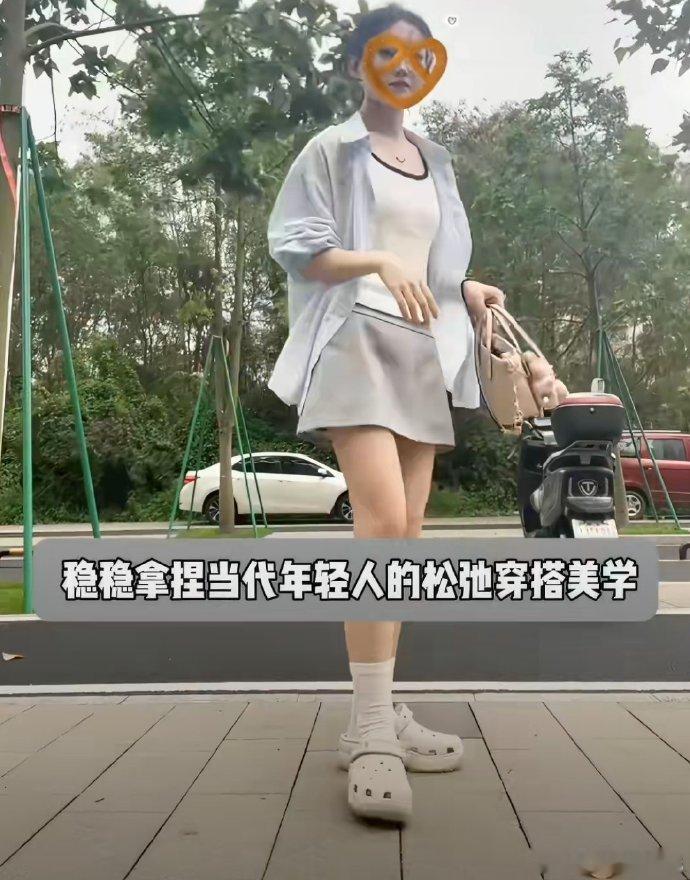 洞洞鞋又要上岗了 闷热天气穿啥鞋都捂脚，唯独洞洞鞋自带透气设计，脚底时刻保持干爽