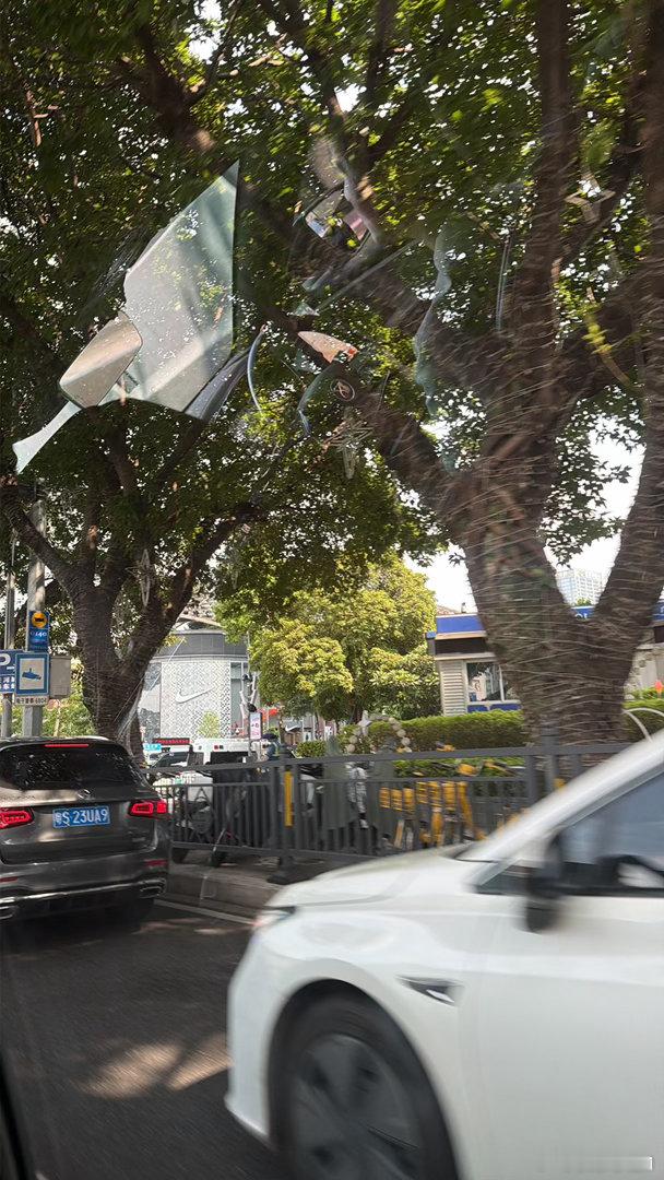 喜金水的人来广州一定要住在天河体育场附近。下楼就是3个大商场。金水之气太浓了。我