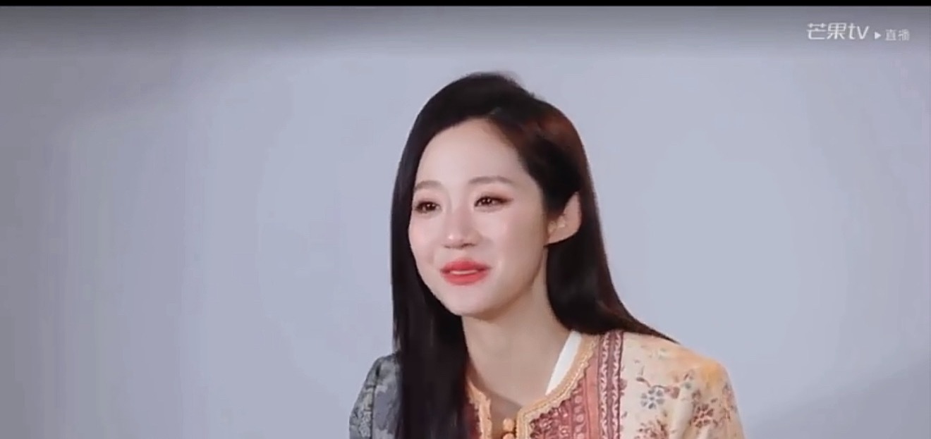 万千惠我的底气来自37个家人万千惠说：我的底气来自37个家人们，家人永远都是最强