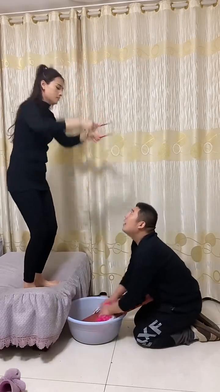 哎呦我的妈，有人。