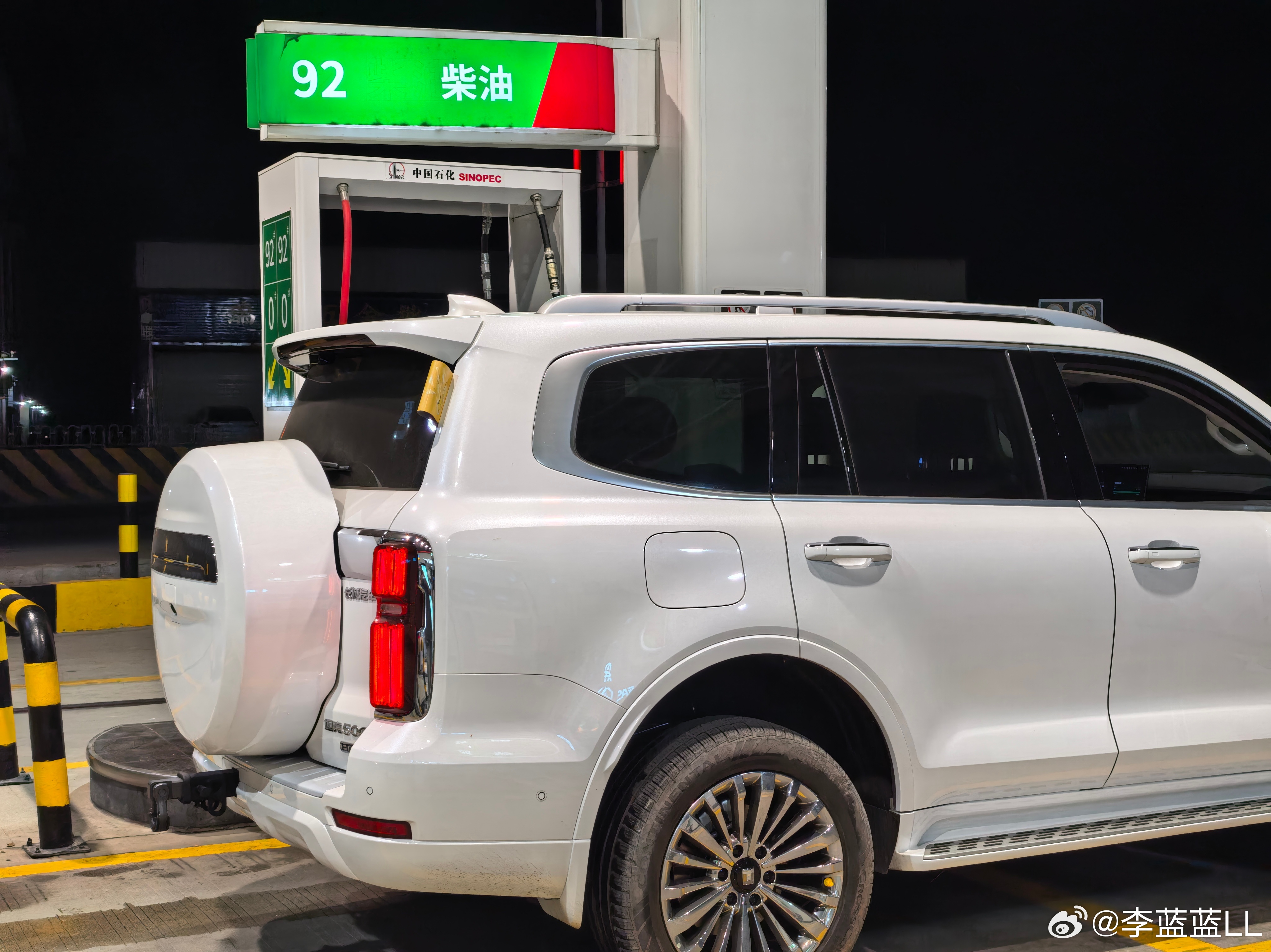 人是很矫情的。柴油加多了，一加92汽油，感觉怎么这么贵？都是什么人在加95啊？