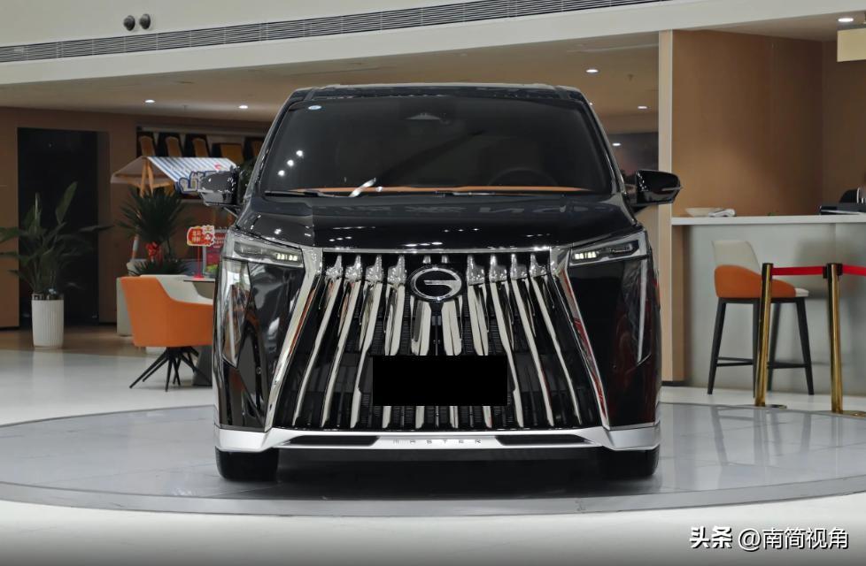 2026款广汽传祺M8 HEV车型在动力总成方面未进行调整，核心优化集中于设计与