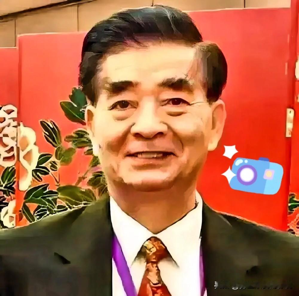 你敢相信吗？一个被美国安插在中国潜伏多年的头子，竟然是个天天笑眯眯、热心肠到人人