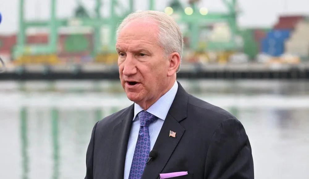 吉恩·塞罗卡在接受美国有线电视新闻网采访时表示，伊朗战争导致船舶燃料成本上涨了一