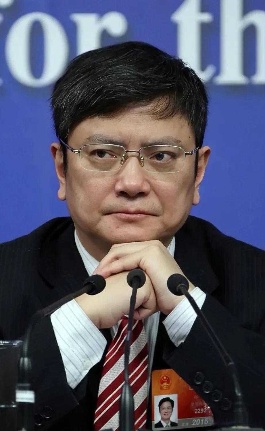 教育部出手了！将英语“踢出”高考，取消其主科地位？教育部回应一针见血！不曾想，螳