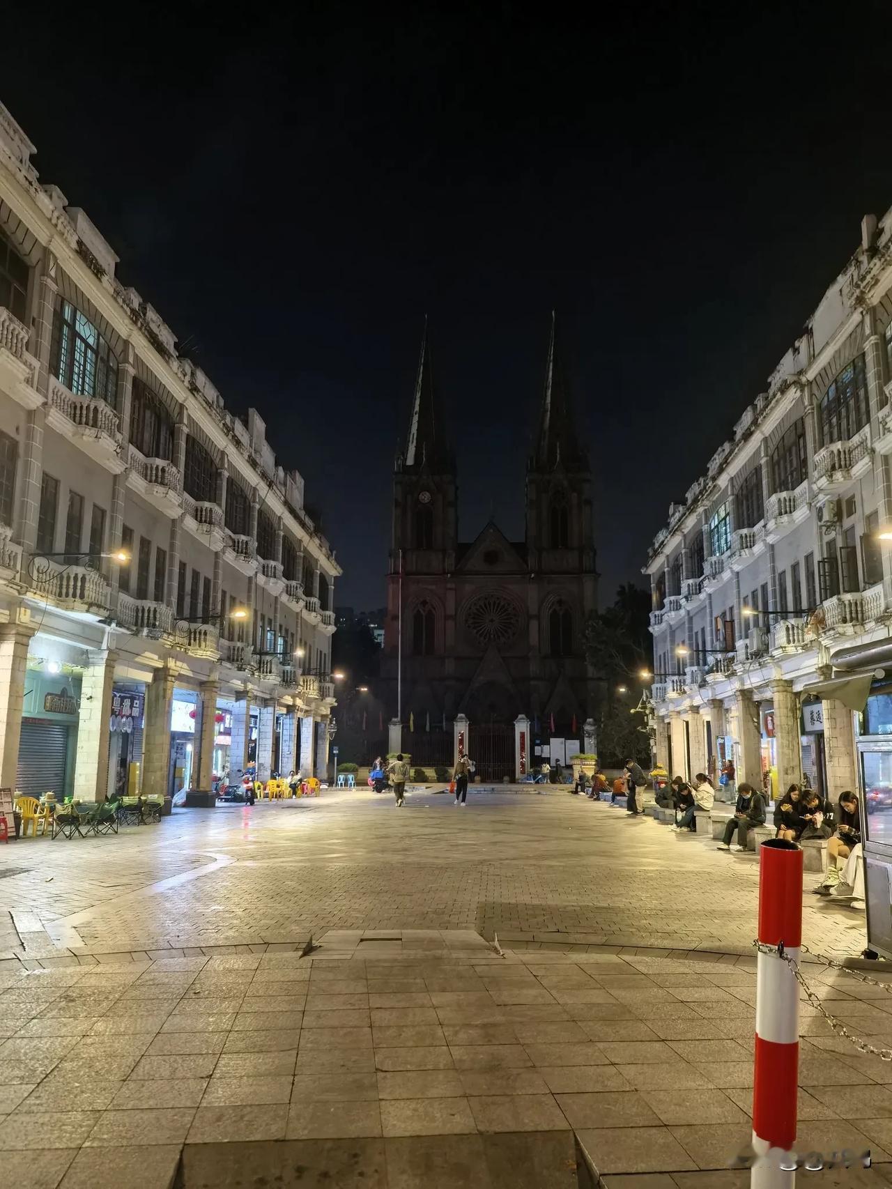 分享你拍摄的美景夜幕下的广州一德路《圣心教堂》别有一番滋味！