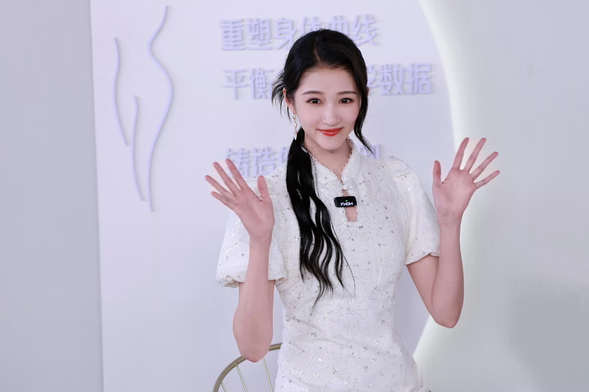 关晓彤 gxt关晓彤我与爱同谋 gxt关晓彤苏知秋 "喜你如盛夏白瓷，梅子汤甜"