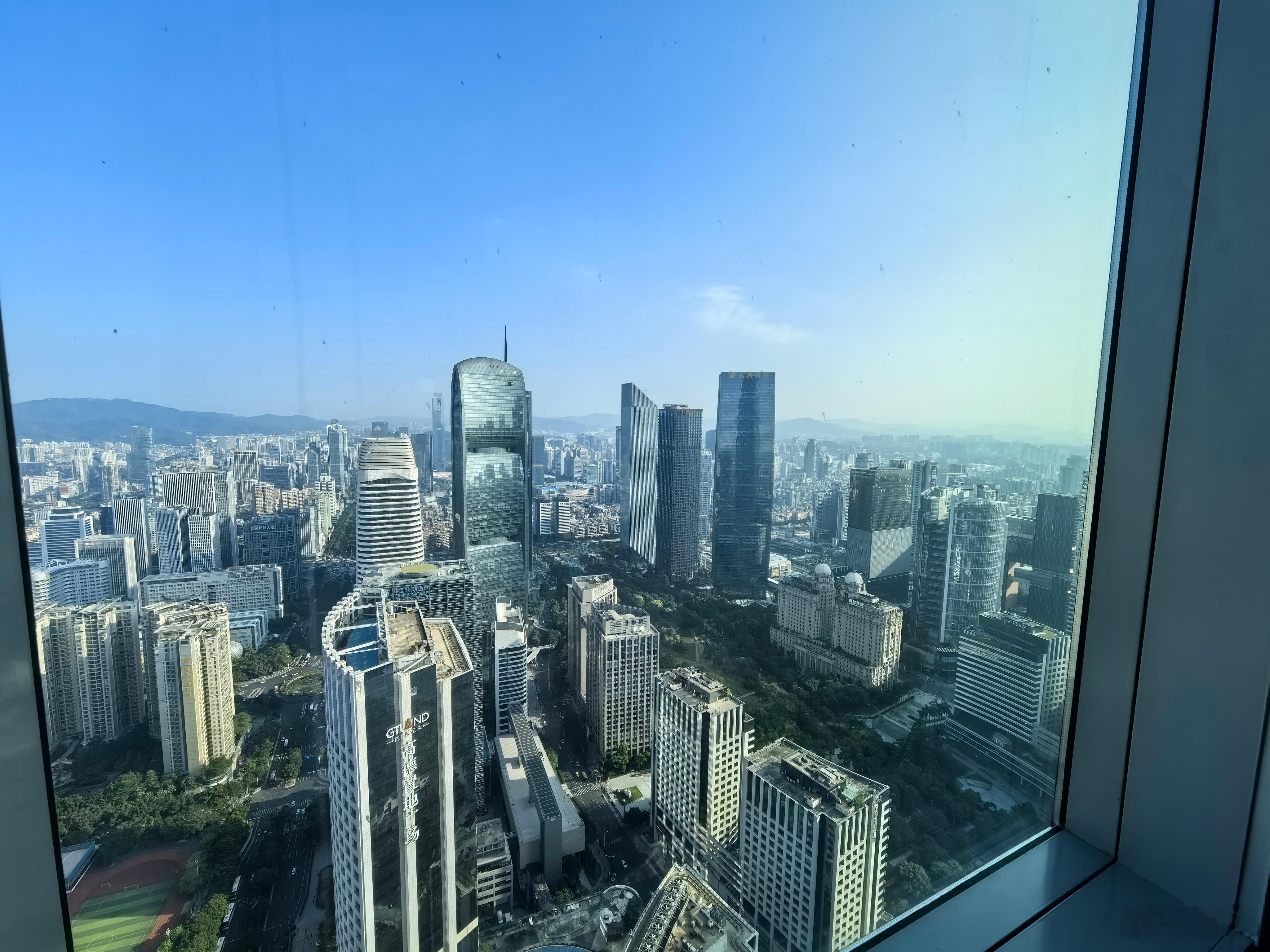 早啊。广州是我最喜欢的中国大都市，现代化与烟火气共存，生机勃勃，充满活力。 ​​