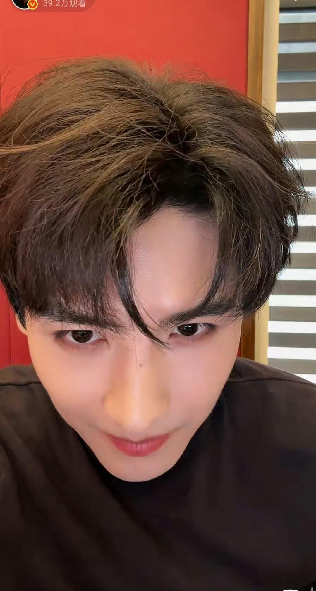 黄俊捷突击直播 他在直播里用河南话和AI斗嘴，真的是笑到我肚子疼，黄俊捷简直是个