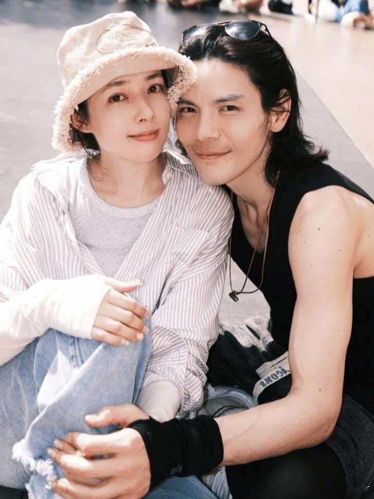终于理解郭碧婷明明有那么多人追求她， 可她偏偏选择向佐了， 不是因为向佐幽默，也