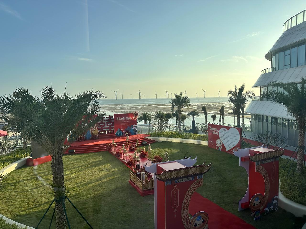 海上牧场南日岛，海阔水深风光好，
鲍鱼紫菜遍地宝，宜居宜游宜养老。[玫瑰][玫瑰
