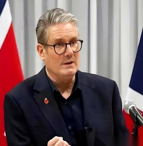 英国首相，当着全世界的面，说中国是世界三大强国之一。
从他们嘴里说出来，这事儿就