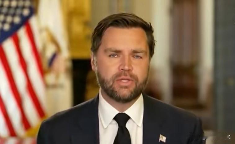 美国副总统万斯力挺马斯克的X公司，称欧盟对其罚款是打压美国企业。

万斯表示，欧