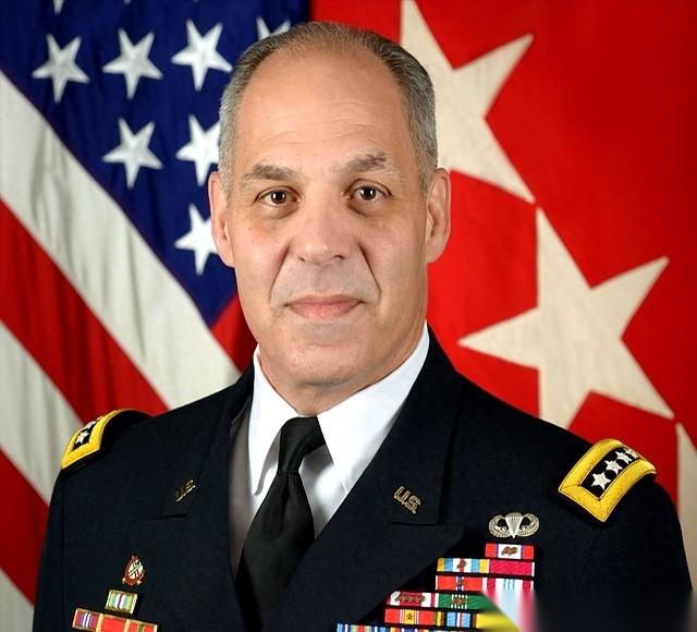 两艘航母战斗群，直接开到你家门口，就停在加勒比海。
这不是来旅游的。
演习科目直