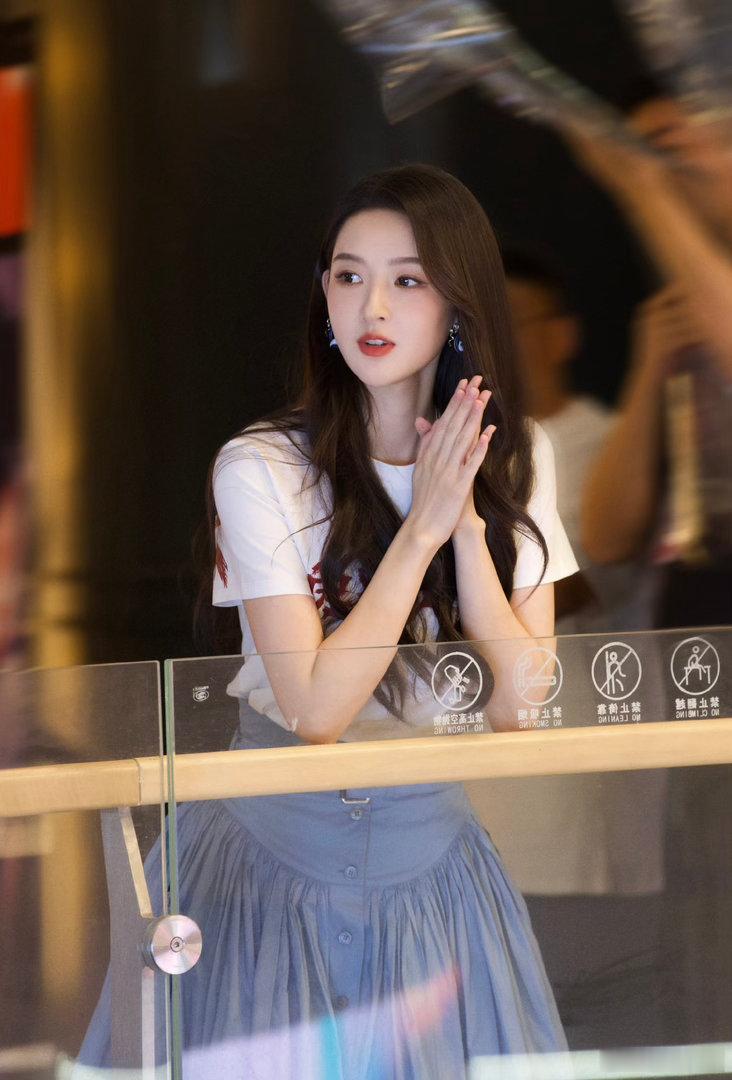 王玉雯回应出演爱是愤怒王玉雯明媚王玉雯分享塑造《爱是愤怒》陈菜菜的过程，这个兼具