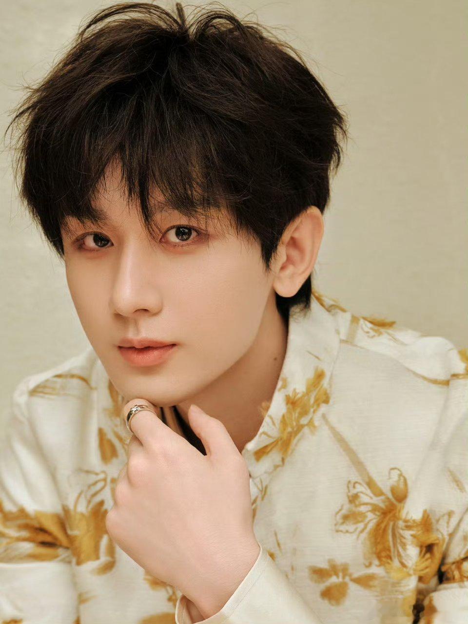 C成毅赴山海cy成毅萧秋水李沉舟肖明明成毅用自己的实力与才华，赢得了业内人士和观