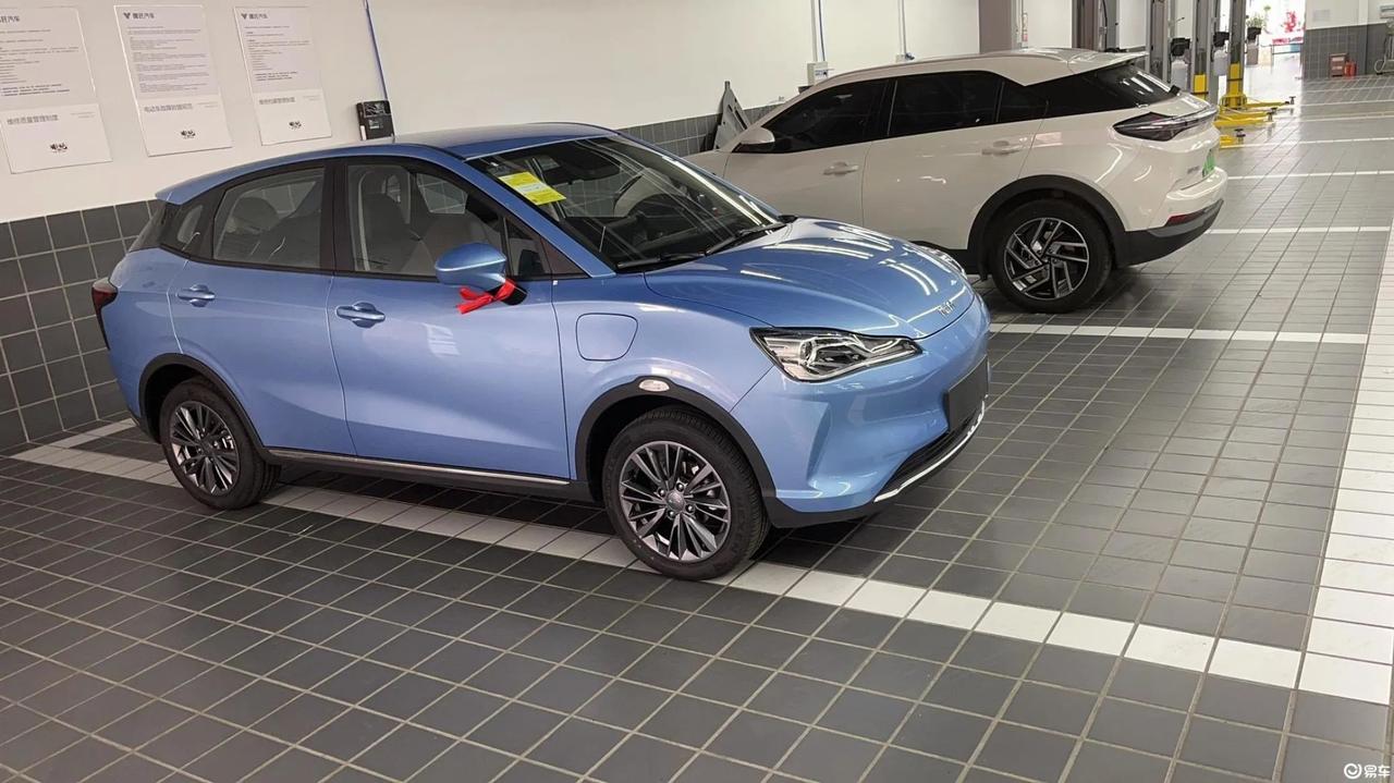 【车主：除了走有坑洼的路面，其他路面上行驶感觉还是可以的】

哪吒V 2022款