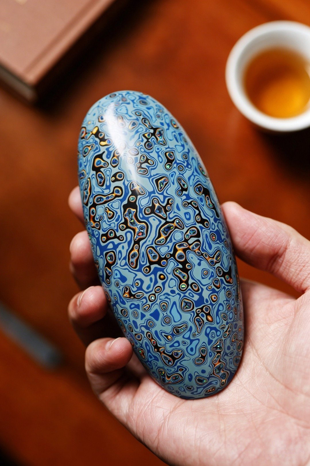 大漆【蓝金】茶则紫光檀为底胚，裱麻布、刮灰、打磨、髹漆反反复复，历久弥新，人常抚