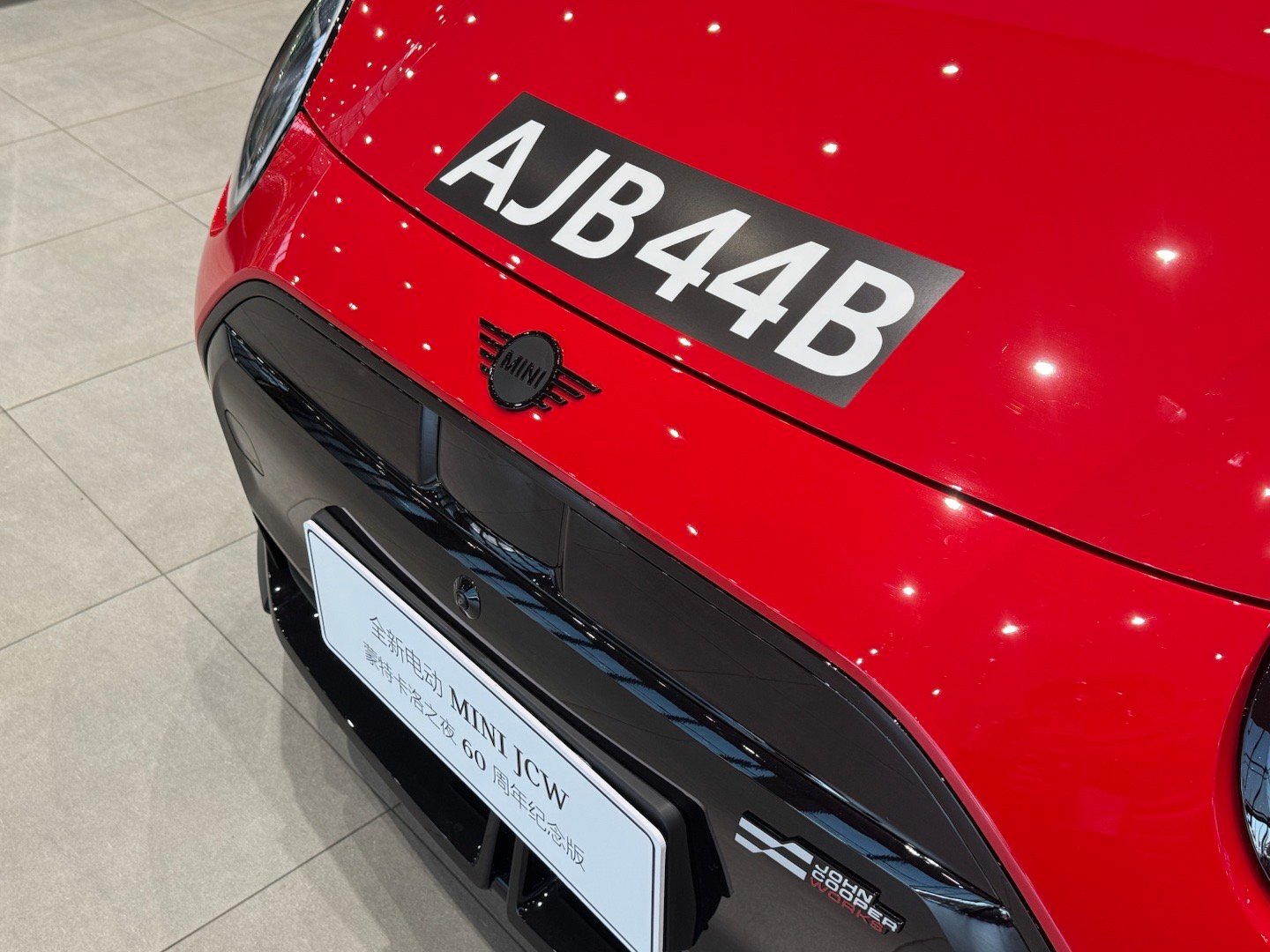 很难拒绝这些拥有优异细节的精品小车。关键是它真的足够小。 