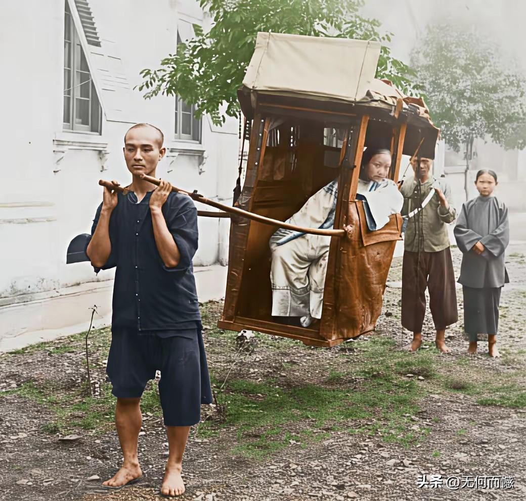 当年能够坐上这种小轿的女孩，相当于现在开宝马一样，因为在当时，小门小户的家庭是没
