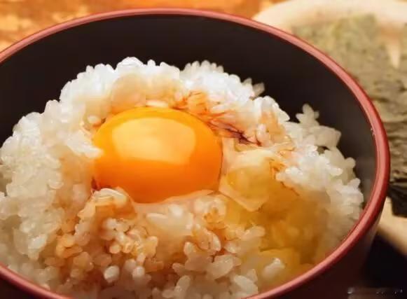 日本民众感慨鸡蛋拌饭成奢侈品据最新统计数据，日本大米和鸡蛋价格均创有统计以来最高