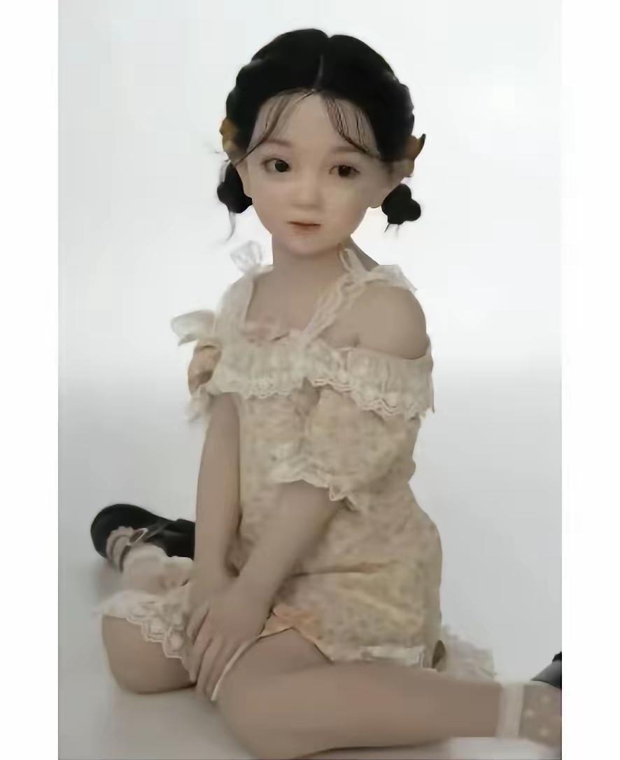 希音这几天因为一款蛙蛙玩具被欧洲人抵制了。
这个倒也不稀奇，毕竟欧洲现在本来就是