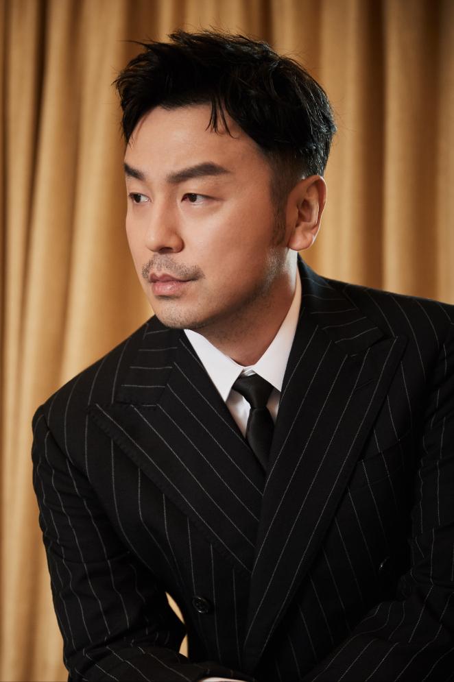 演员雷佳音说，接到贾玲的邀请，去热辣滚烫拍戏，当男主角，正好我有时间，就想答应，
