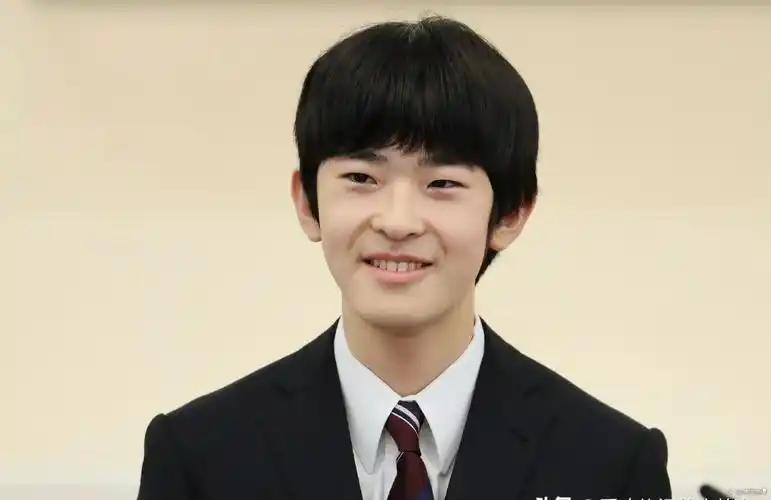 皇室真要断香火？说出来离谱，全日本现在都在盼着同一个年轻人赶紧结婚生子，这人不是