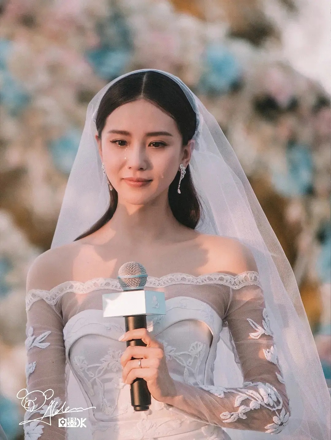 一姐婚礼每一套look都很得体又很美上条漏掉了小黄裙造型 ​​​