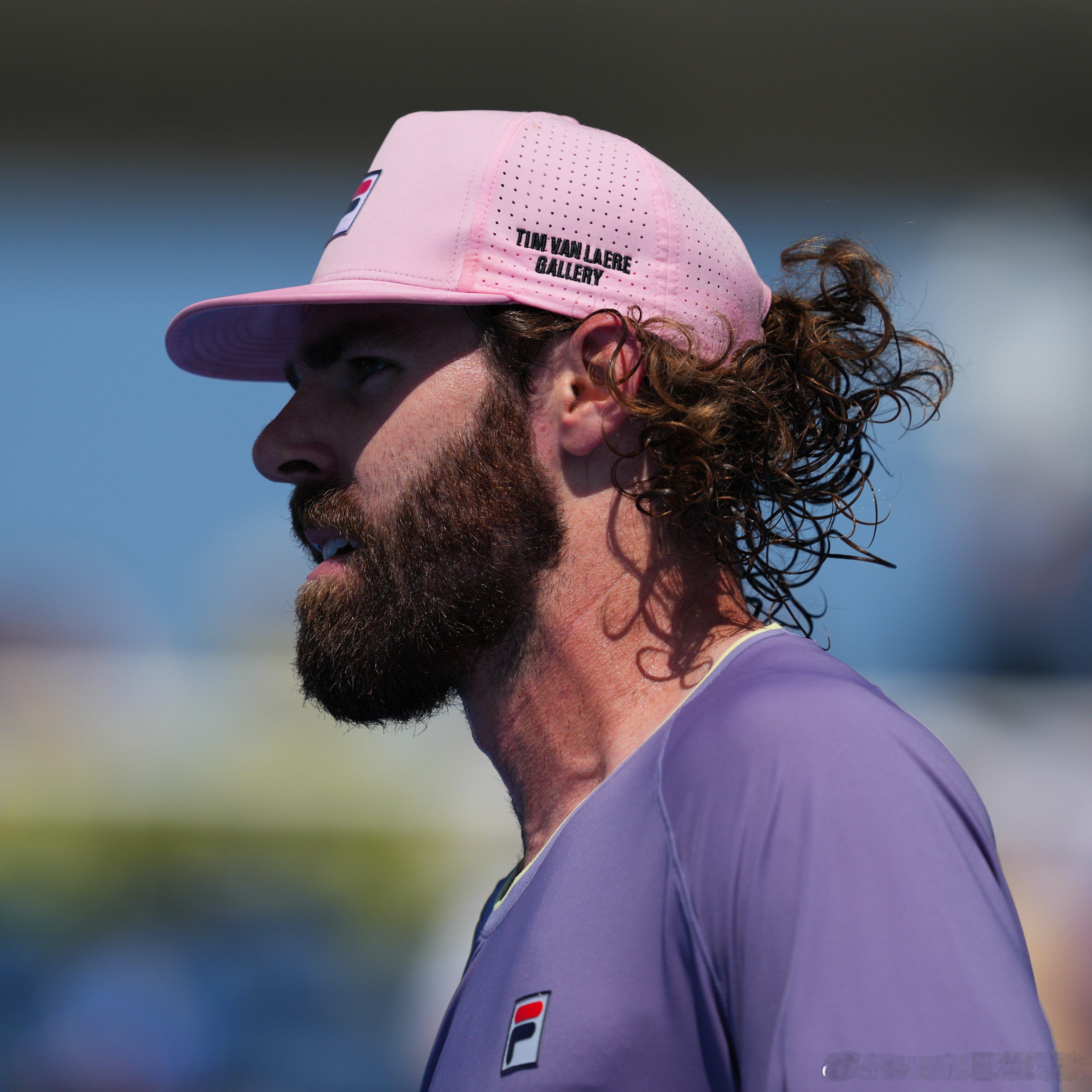 ATP最狂野的外型？从发型和胡型，怎么看都是美国🇺🇸的奥佩卡尔吧以前感觉梅总
