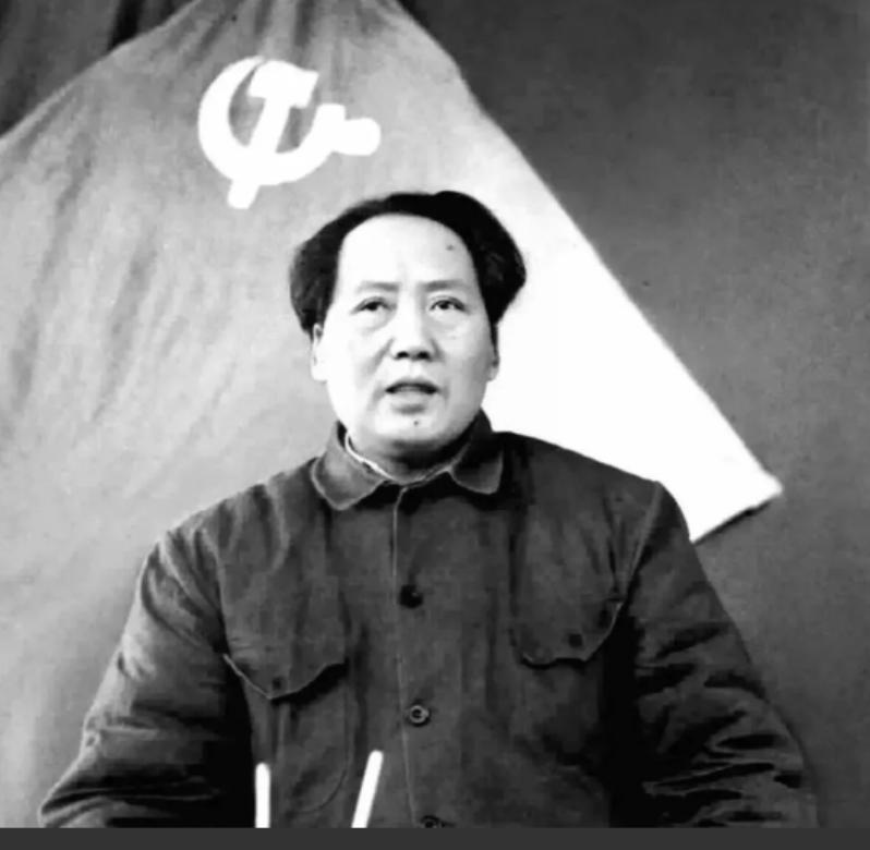 有一次，一位西方记者采访毛主席，问了一个让众人为难的问题，“主席先生，新中国建立