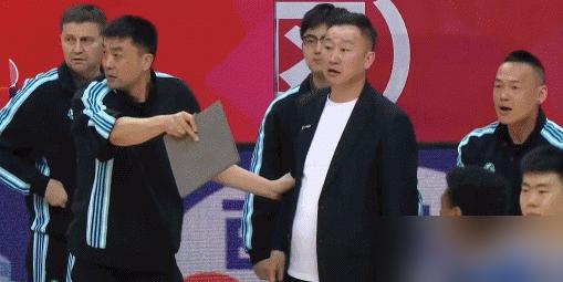 CBA这罚单你看懂了吗？总经理在网上说句话，罚4万。外援当场砸烂东西，罚2万。这