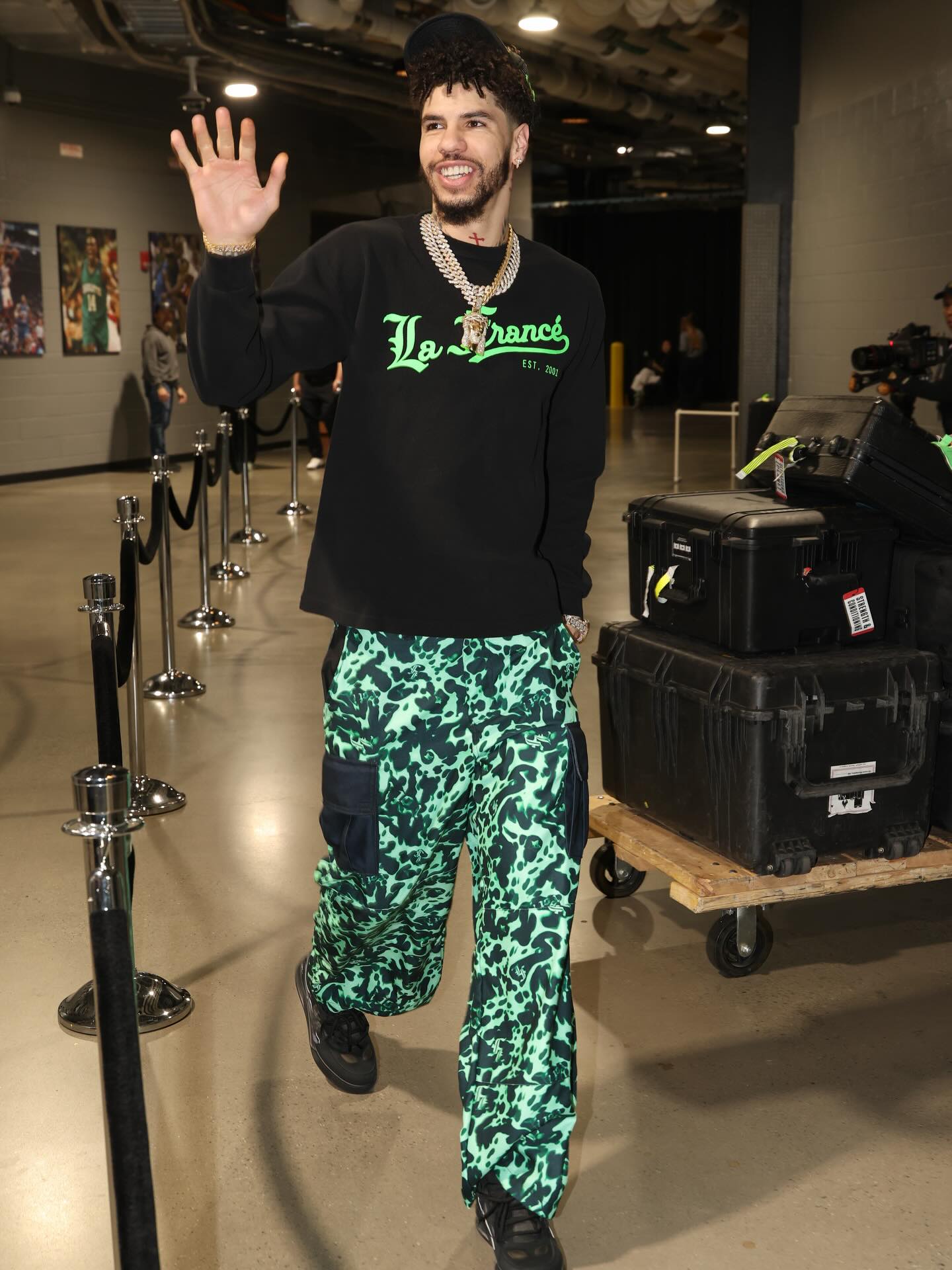 风度翩翩！拉梅洛-鲍尔Ins晒近期穿搭&赛场照与球迷分享