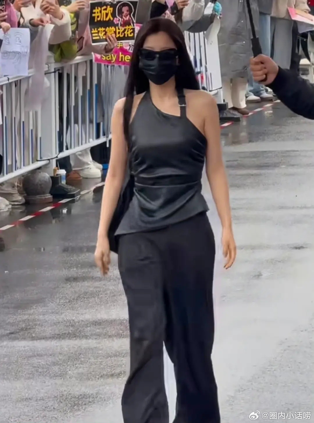 看看虞书欣每天走横店时装周的饭拍。你觉得怎么样？ 