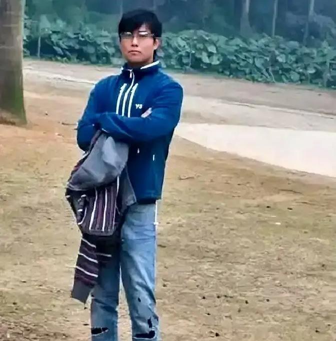 18岁被上戏劝退，档案里揣着“打架”的污点，换作你，这辈子是不是就算毁了？
陈思