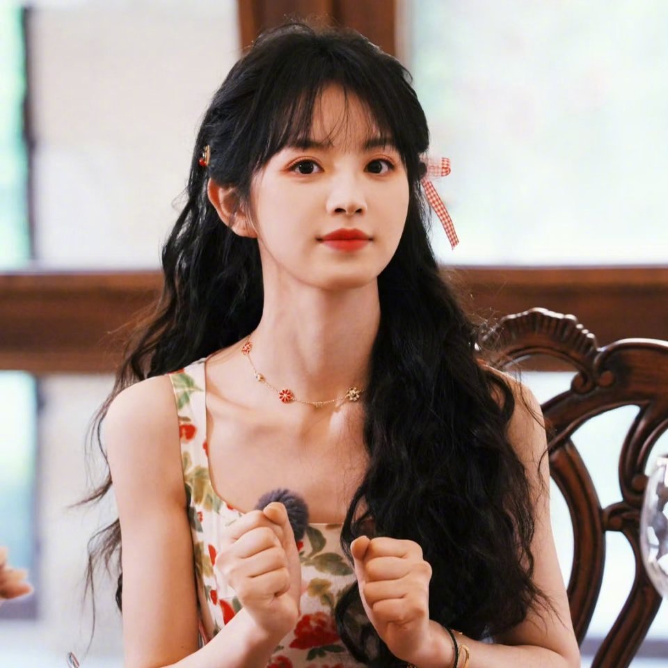 曝在拍古偶女主当妈  U1S1狗子们这种所谓爆料名探是半点都没信过。单纯对当下正