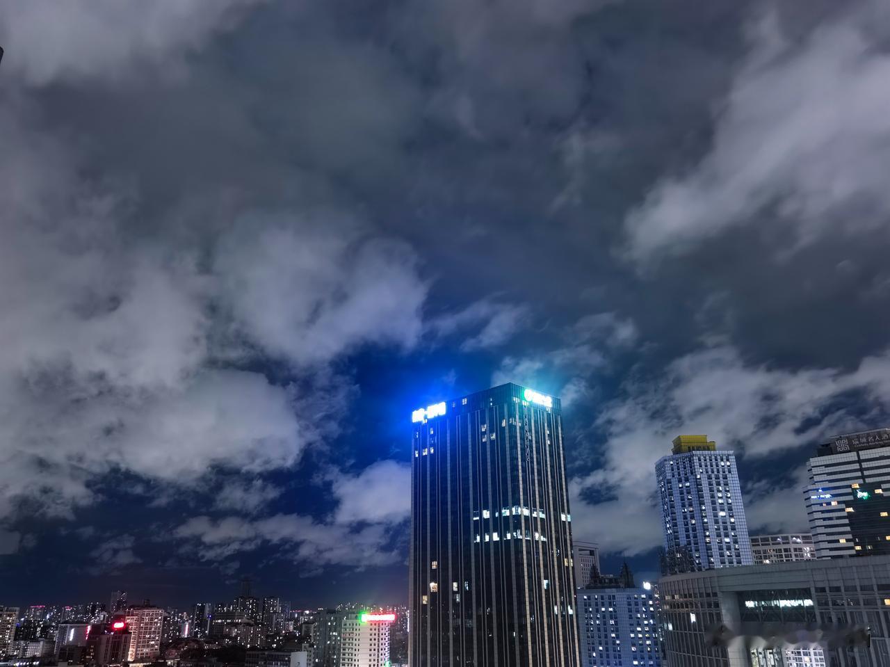 入夜蓉城空中美景(6月21日)
成都老年人协会摄影专委会
图文原创 周桂华 王平