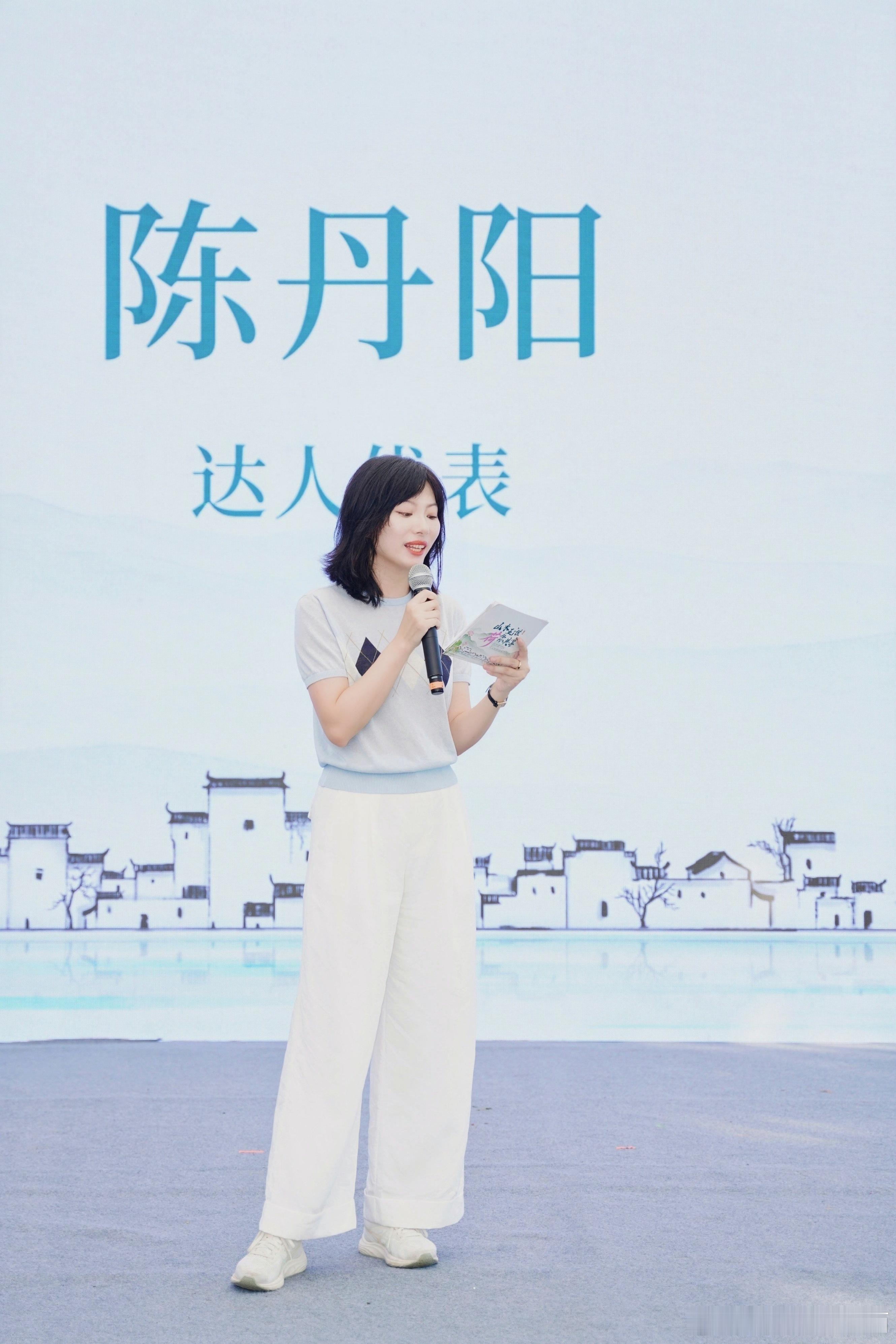 上台演讲人生体验➕1XX 官➕1✌️照片的美颜参数是相机自带的我还是比较喜欢我本