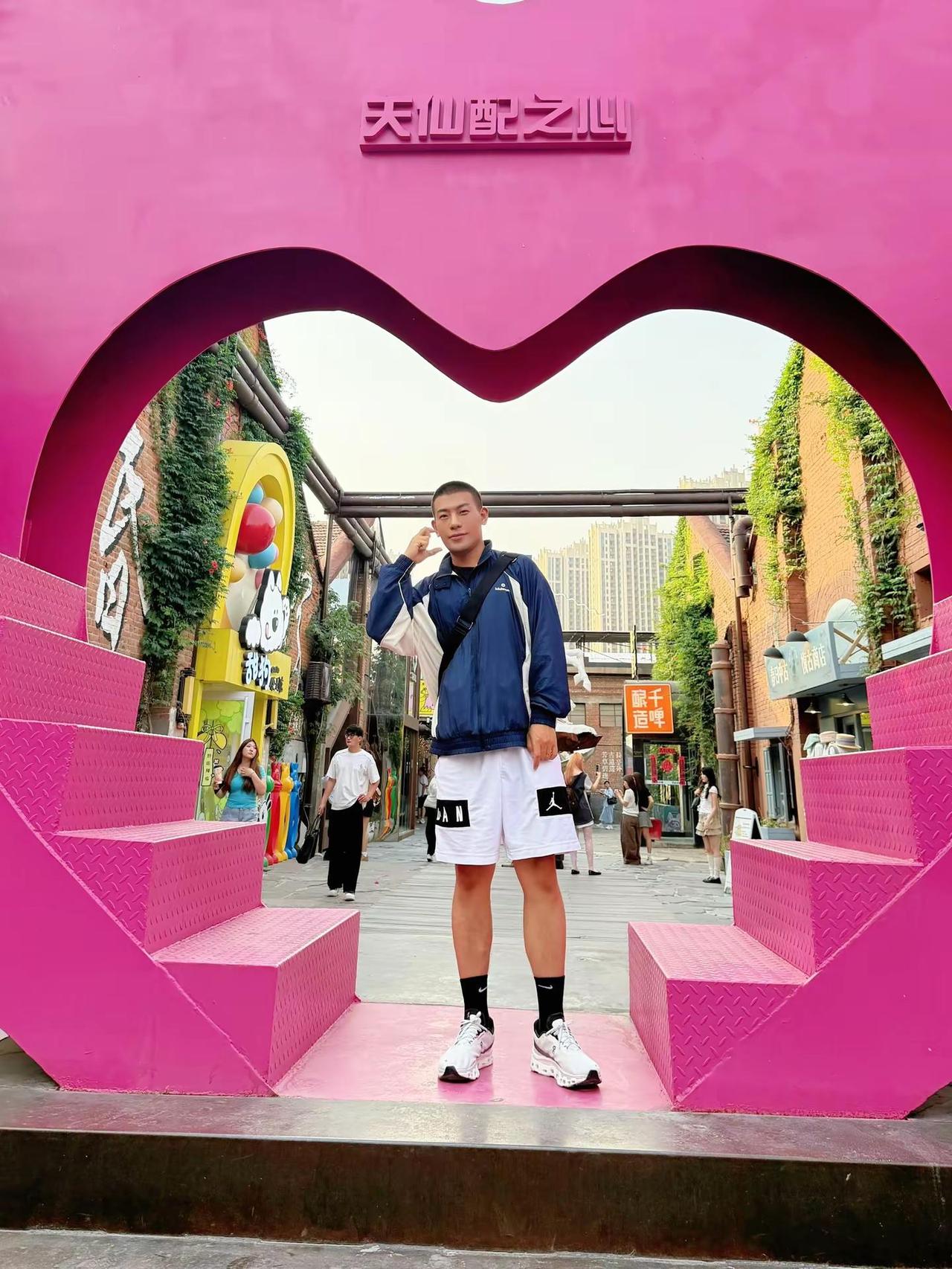 选择权。街健穿搭 潮流运动街 城男孩