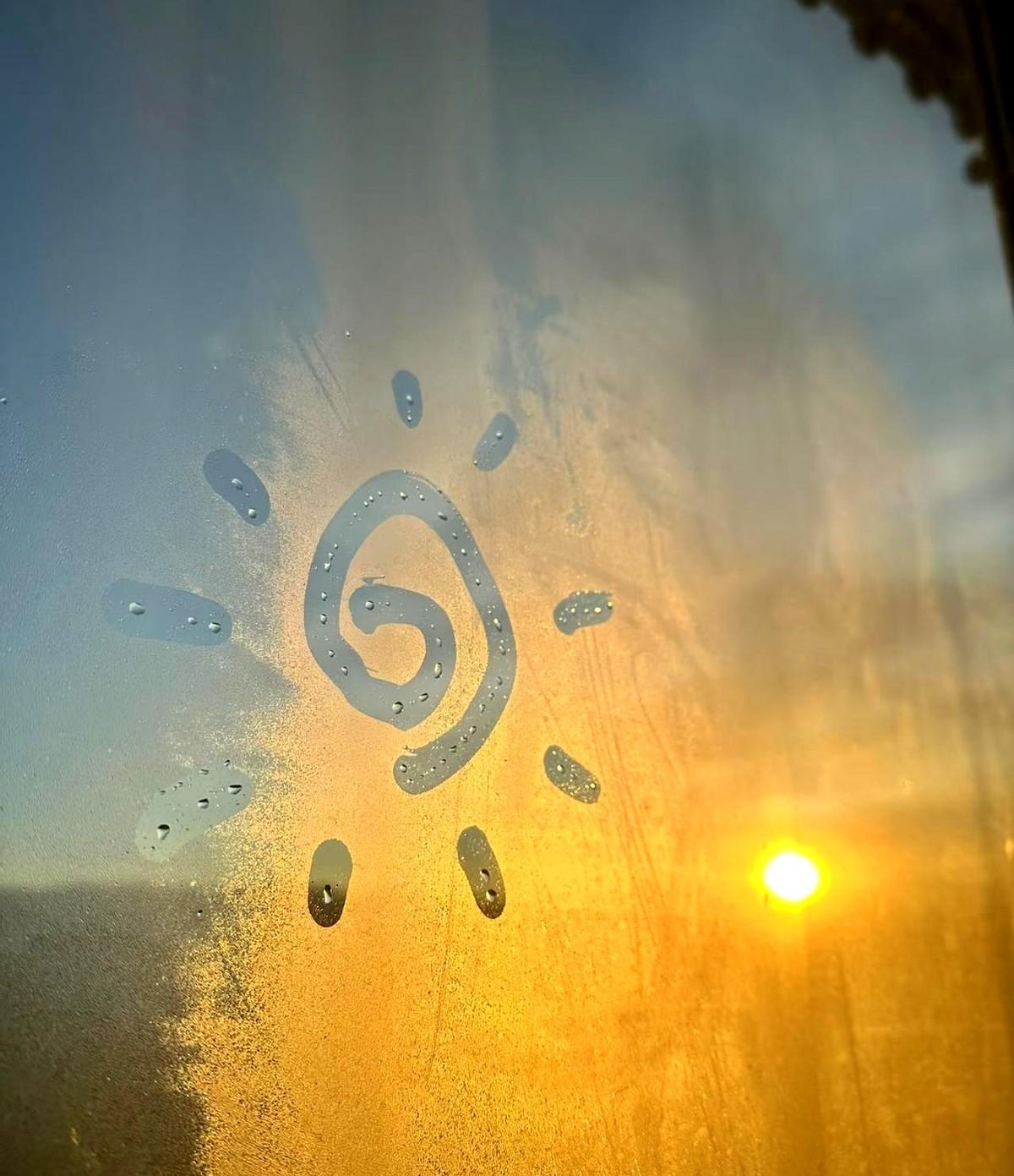 小人的十大特征：
我那个老朋友，总能把你绕进他的破事里，还非要说成是帮你的忙。