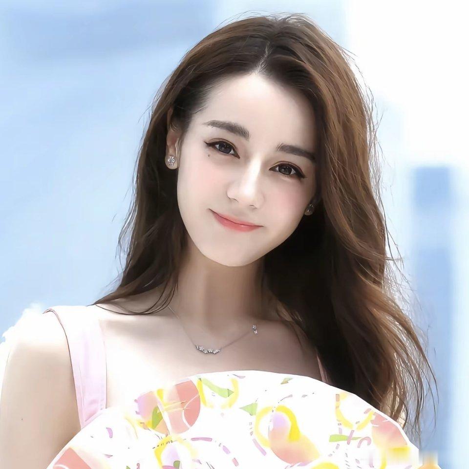 我的超话卡册迪丽热巴到北京了 ​​​