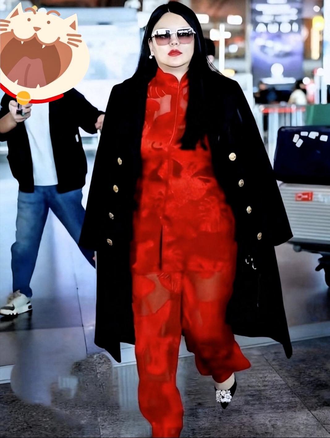 李湘账号被禁：
炫富无度，
终将反噬
 
李湘多平台账号被禁止关注的消息一出，不