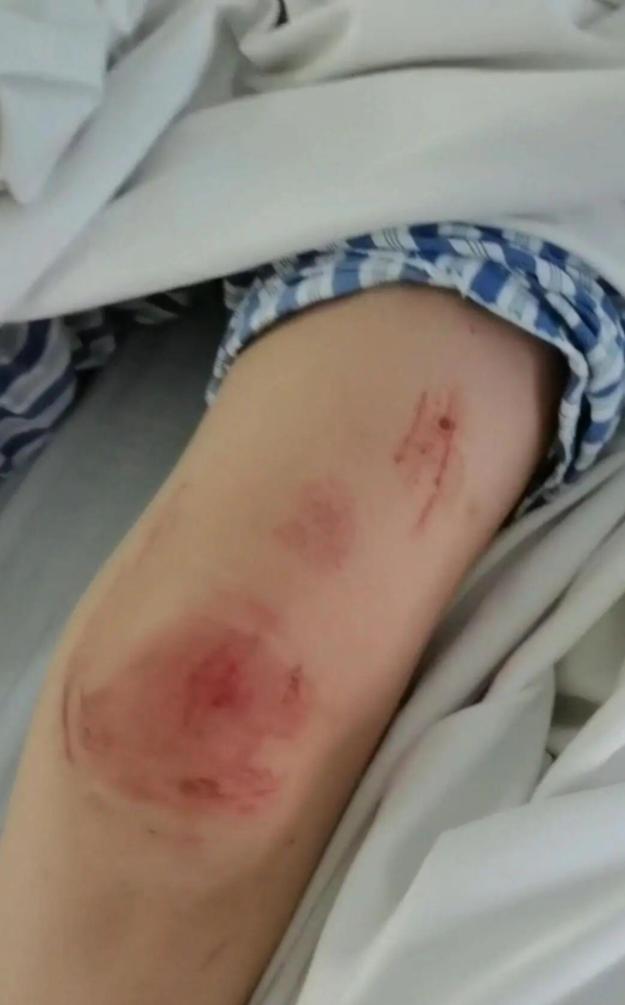 丈夫持刀、扒光衣服、拳打脚踢——女子驾车逃跑致其身亡，二审法院：不算家暴，无正当