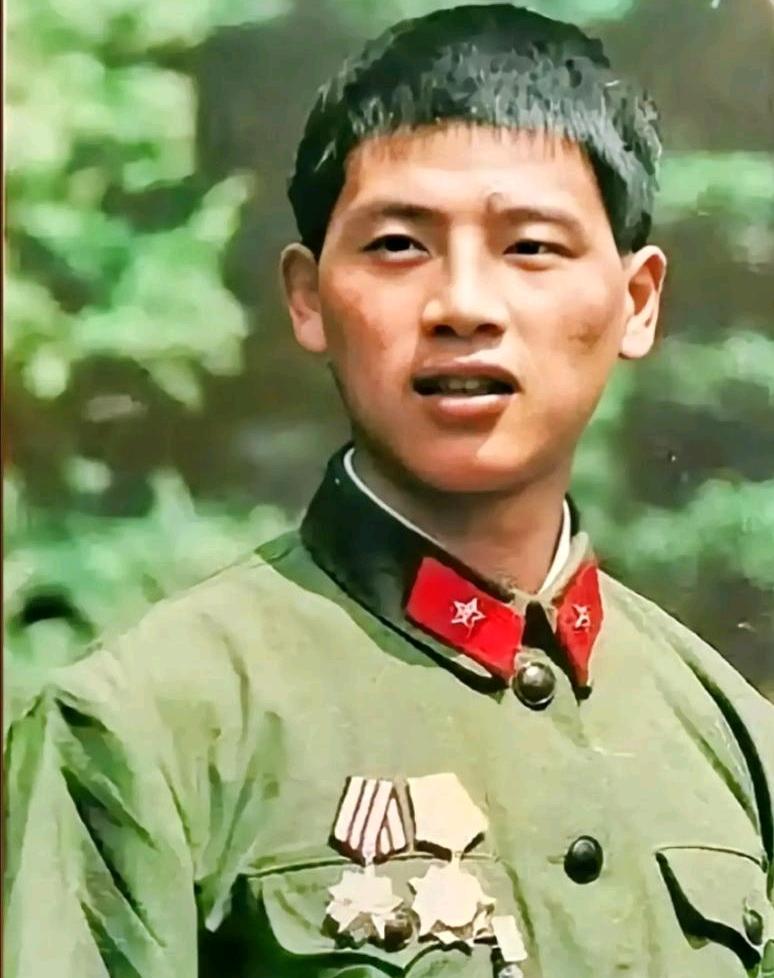 一等功臣王高银，江苏南通海安市人，1982年入伍，因表现突出，被提拔班长，并在1