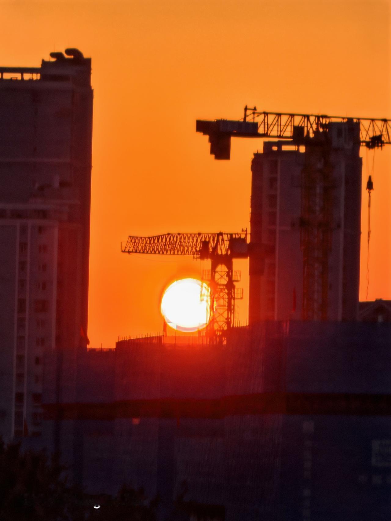 城市繁华，夕阳余晖。北京通州天空之城打卡夕阳西下