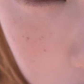 几乎是所有的白花都很香，愈是颜色艳丽的花愈是缺乏芬芳。人也是一样，愈朴素单纯的人
