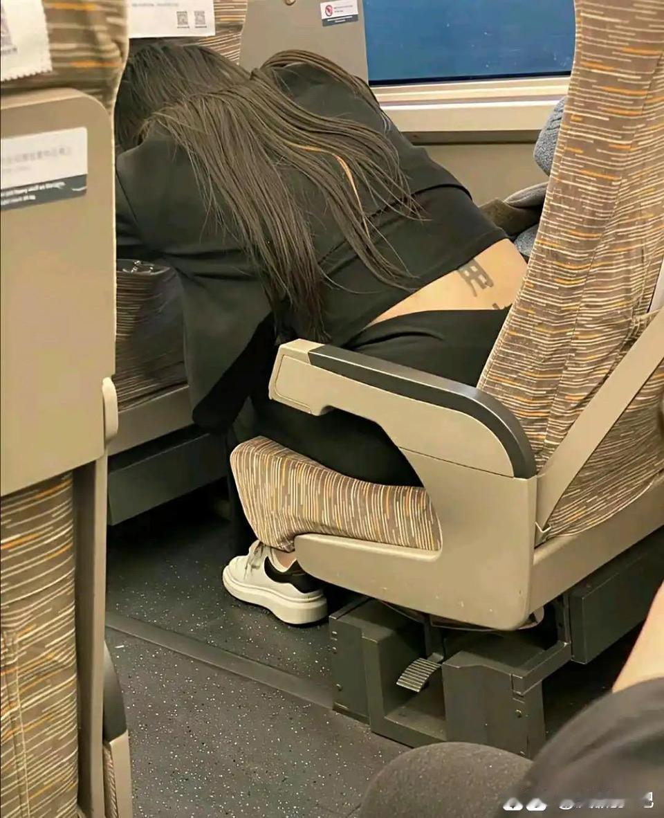 睡的可踏实了[捂脸][捂脸][捂脸][捂脸][捂脸]