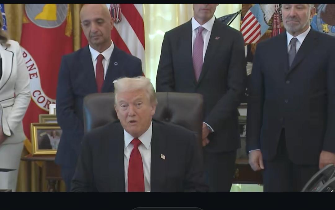 美国政府又"停摆"了？两月前才停过一次，怎么又来了，是不是停"上瘾”了？
   