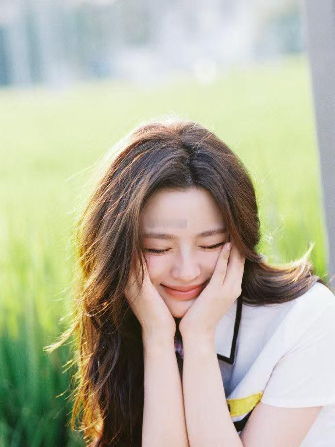 谁给徐若晗递个现偶本子 甜宠剧需要的就是徐若晗这种演员，甜得不腻清新自然，哭戏又