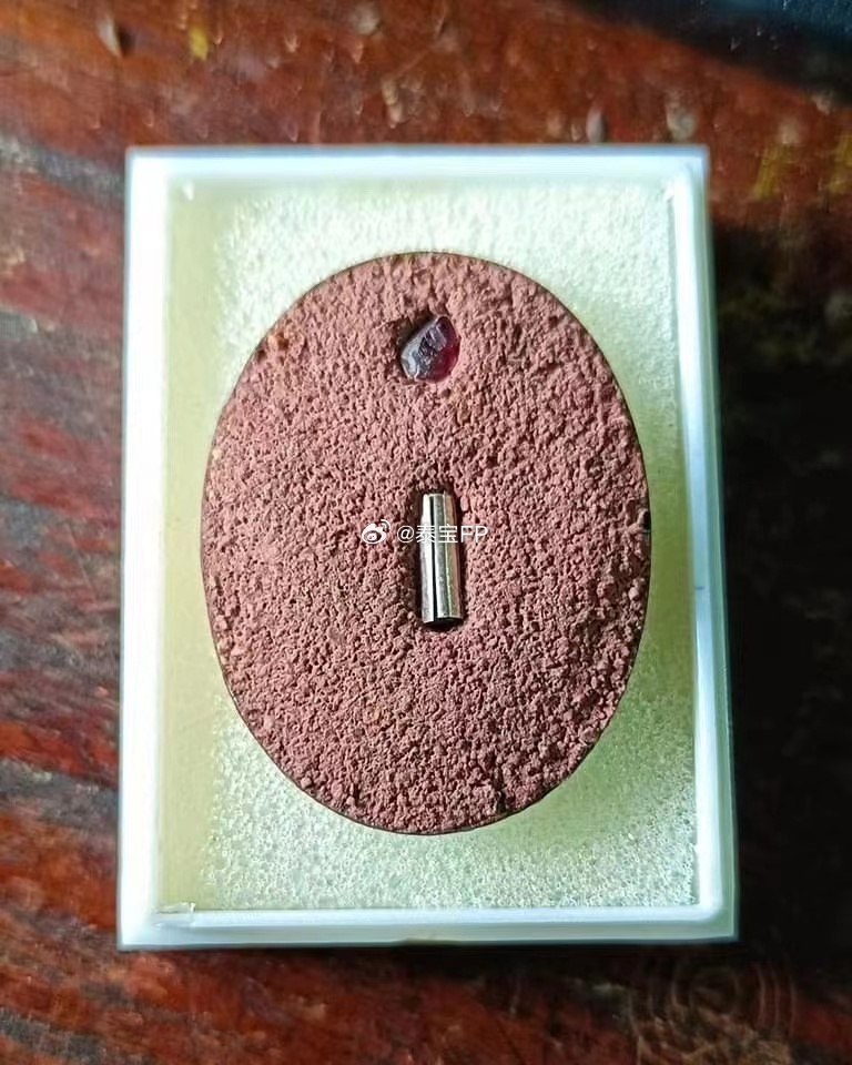 化腐朽为神奇古巴瓦迈鸿第一期自身，白色底银符管。泰国能量佛牌